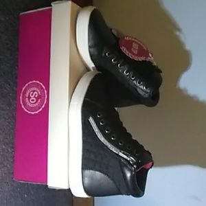 Shoe Size: Girl 13 Med- Easy Zip - Black